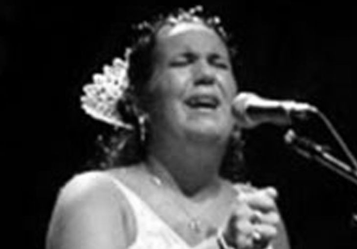 Imagen principal del artículo Aroa Palomo: la voz joven de Granada con raíces flamencas