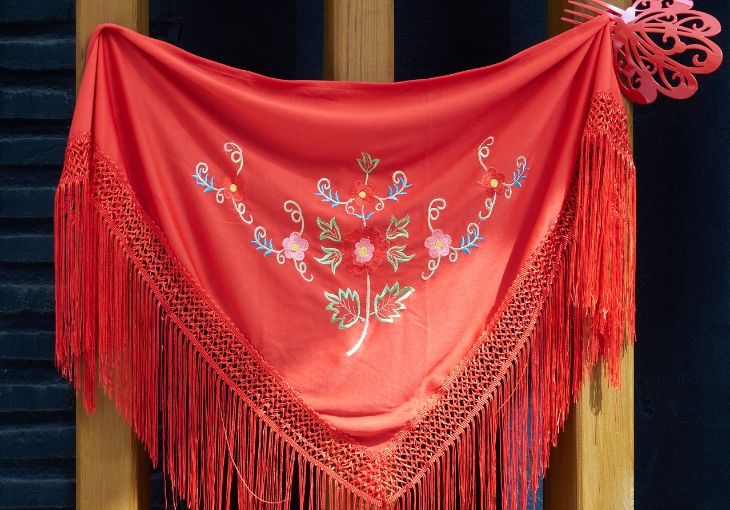 Imagen principal del artículo El mantón de Manila: elegancia y simbolismo en el arte flamenco